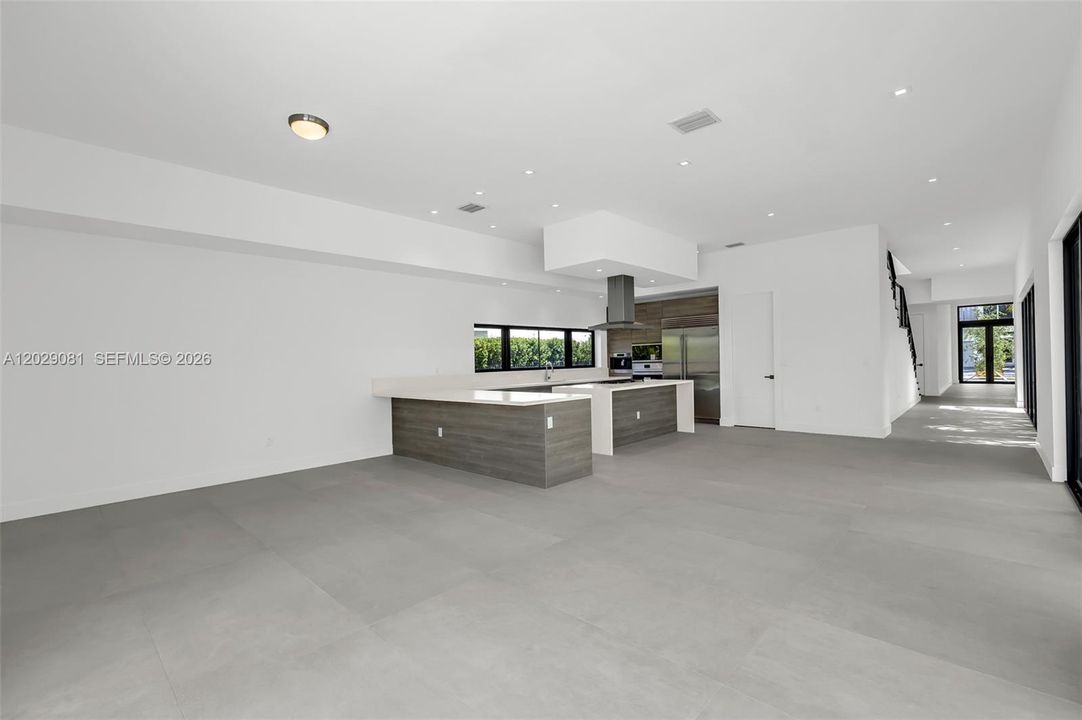 For Sale: $3,100,000 (5 beds, 6 baths, 5368 Square Feet)