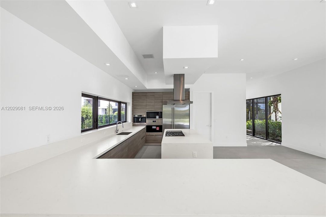 For Sale: $3,100,000 (5 beds, 6 baths, 5368 Square Feet)