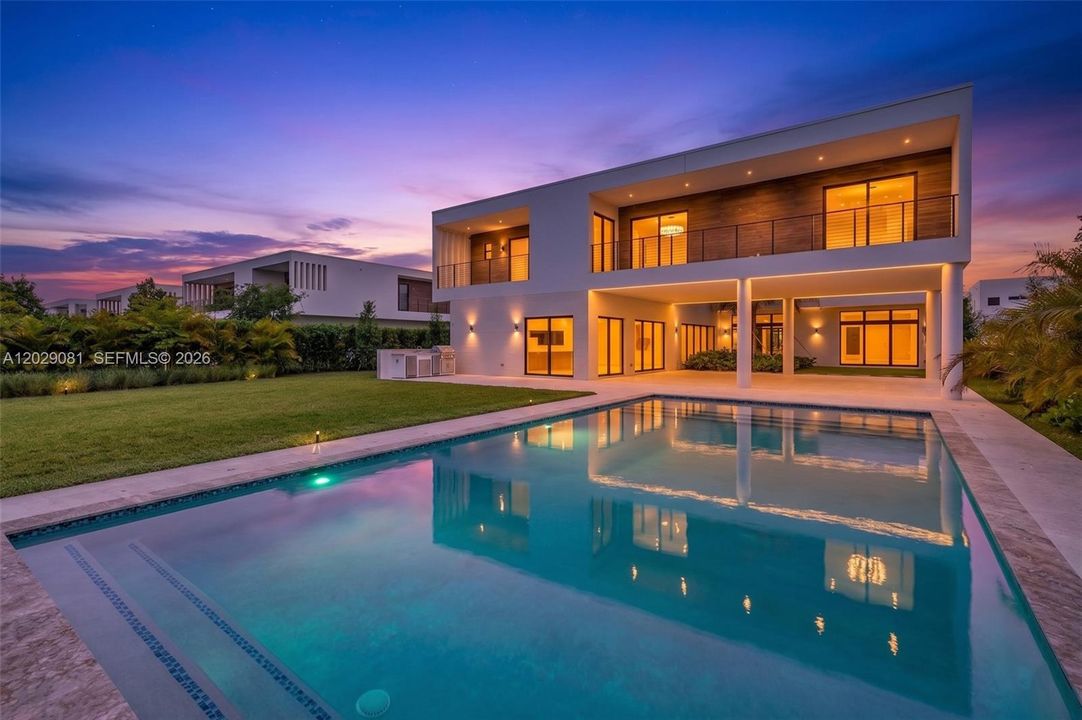 For Sale: $3,100,000 (5 beds, 6 baths, 5368 Square Feet)
