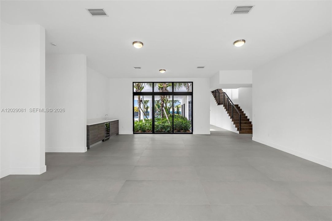For Sale: $3,100,000 (5 beds, 6 baths, 5368 Square Feet)