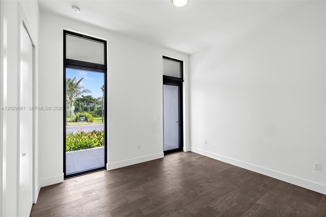 For Sale: $3,100,000 (5 beds, 6 baths, 5368 Square Feet)
