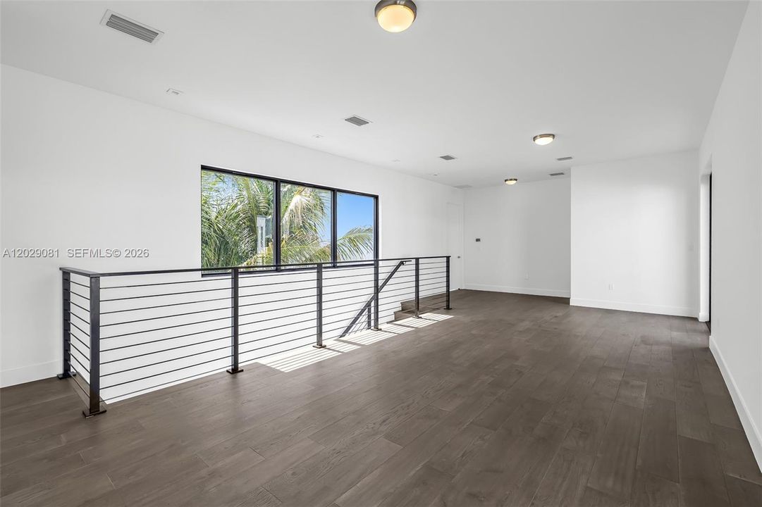For Sale: $3,100,000 (5 beds, 6 baths, 5368 Square Feet)