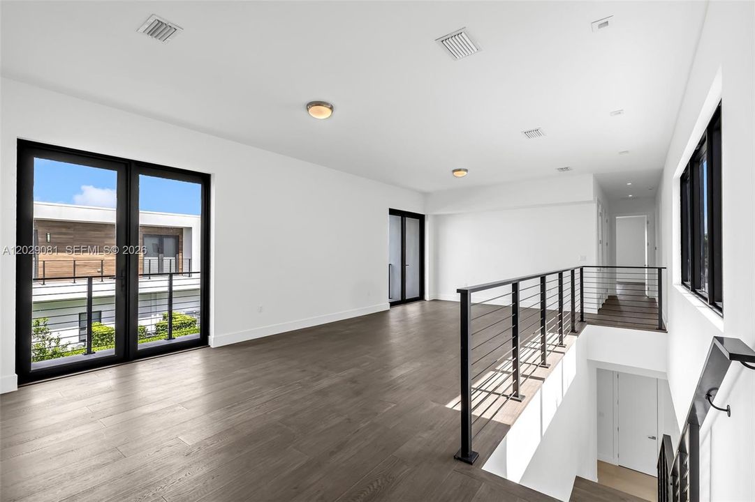 For Sale: $3,100,000 (5 beds, 6 baths, 5368 Square Feet)