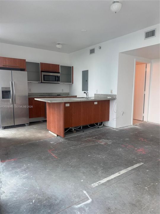 For Sale: $325,000 (0 beds, 1 baths, 580 Square Feet)