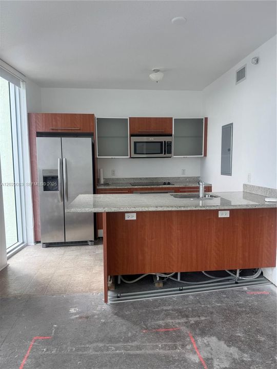 For Sale: $325,000 (0 beds, 1 baths, 580 Square Feet)