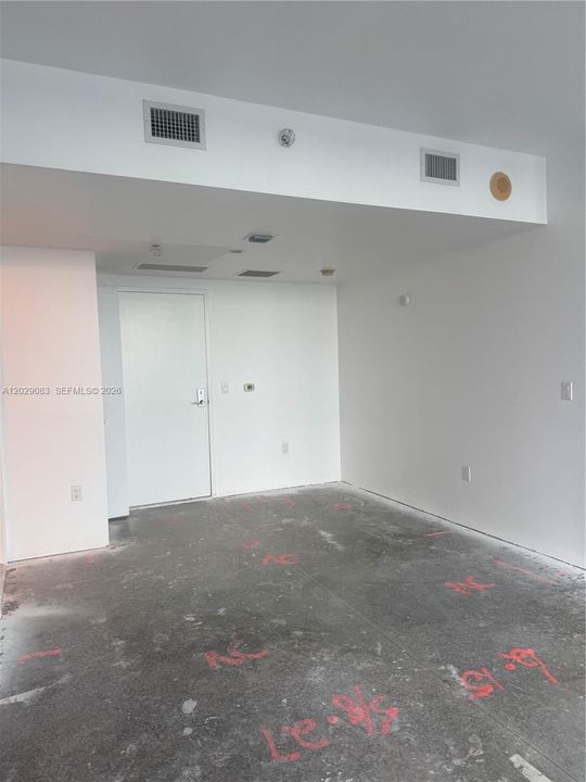 For Sale: $325,000 (0 beds, 1 baths, 580 Square Feet)