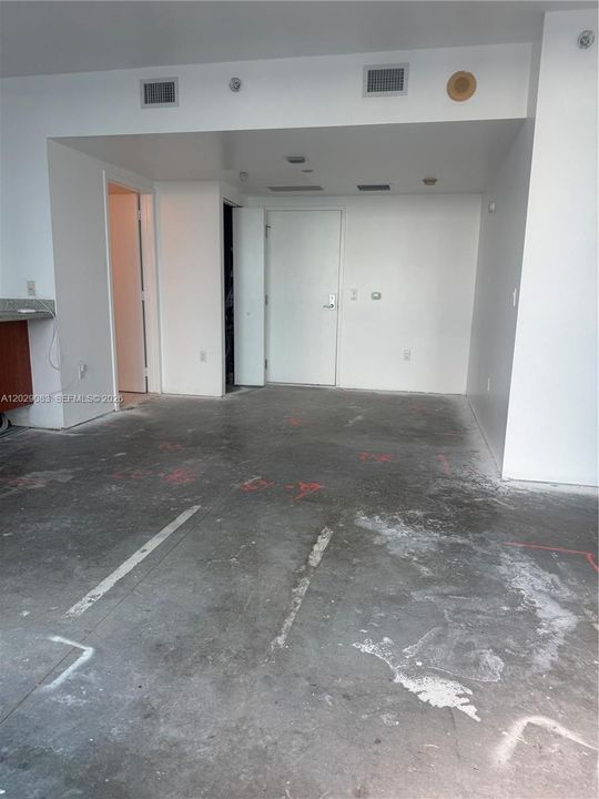 For Sale: $325,000 (0 beds, 1 baths, 580 Square Feet)
