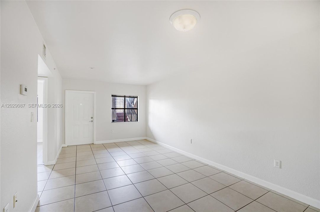 Active With Contract: $2,000 (2 beds, 2 baths, 817 Square Feet)