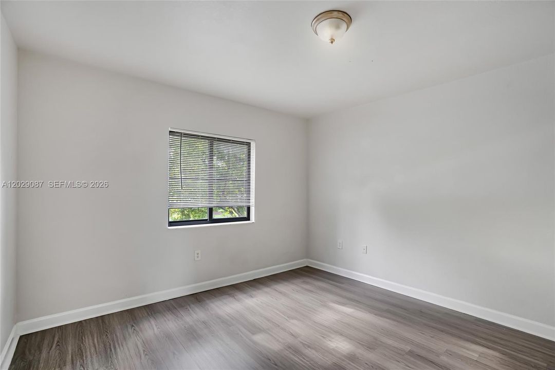 Active With Contract: $2,000 (2 beds, 2 baths, 817 Square Feet)