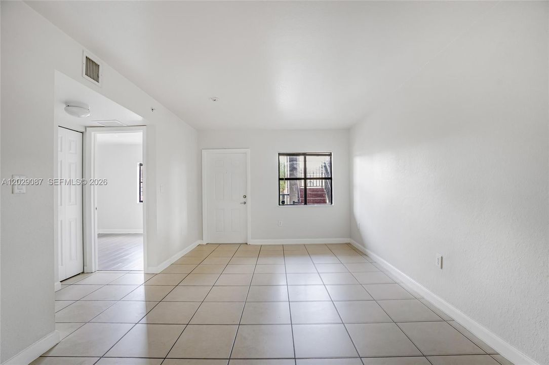 Active With Contract: $2,000 (2 beds, 2 baths, 817 Square Feet)