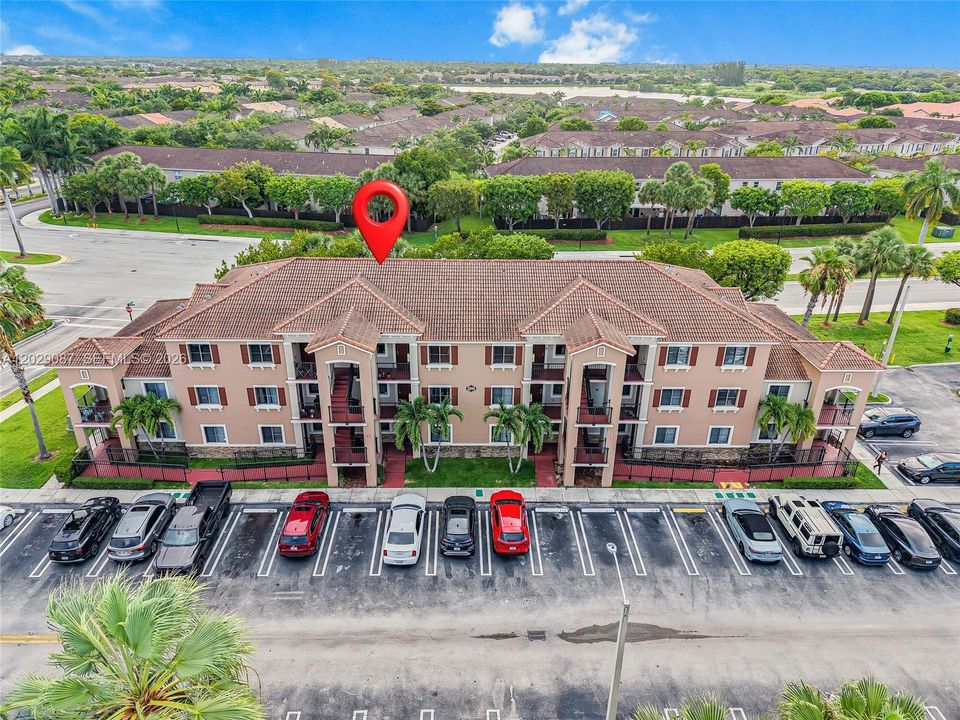 Active With Contract: $2,000 (2 beds, 2 baths, 817 Square Feet)