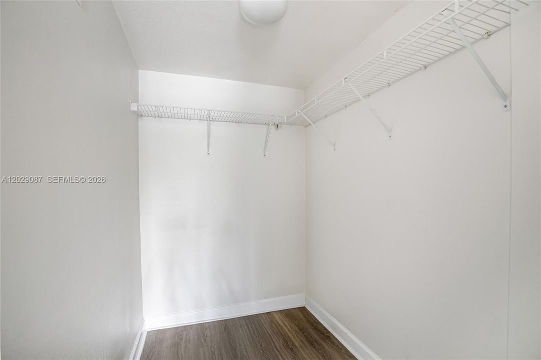 Active With Contract: $2,000 (2 beds, 2 baths, 817 Square Feet)