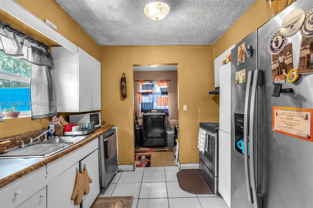 Под контрактом: $329,999 (3 спален, 1 ванн, 1080 Квадратных фут)