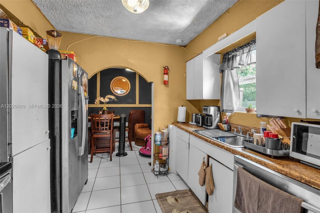 Под контрактом: $329,999 (3 спален, 1 ванн, 1080 Квадратных фут)
