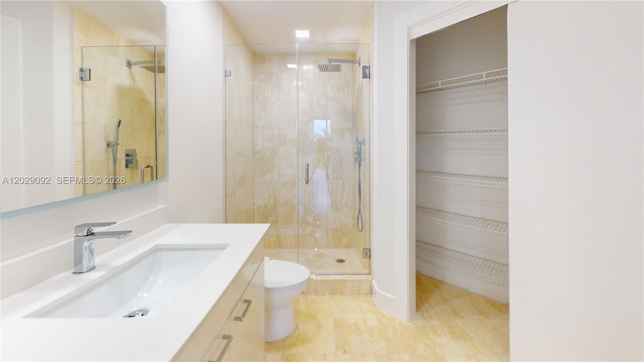 В аренду: $10,800 (4 спален, 4 ванн, 3400 Квадратных фут)