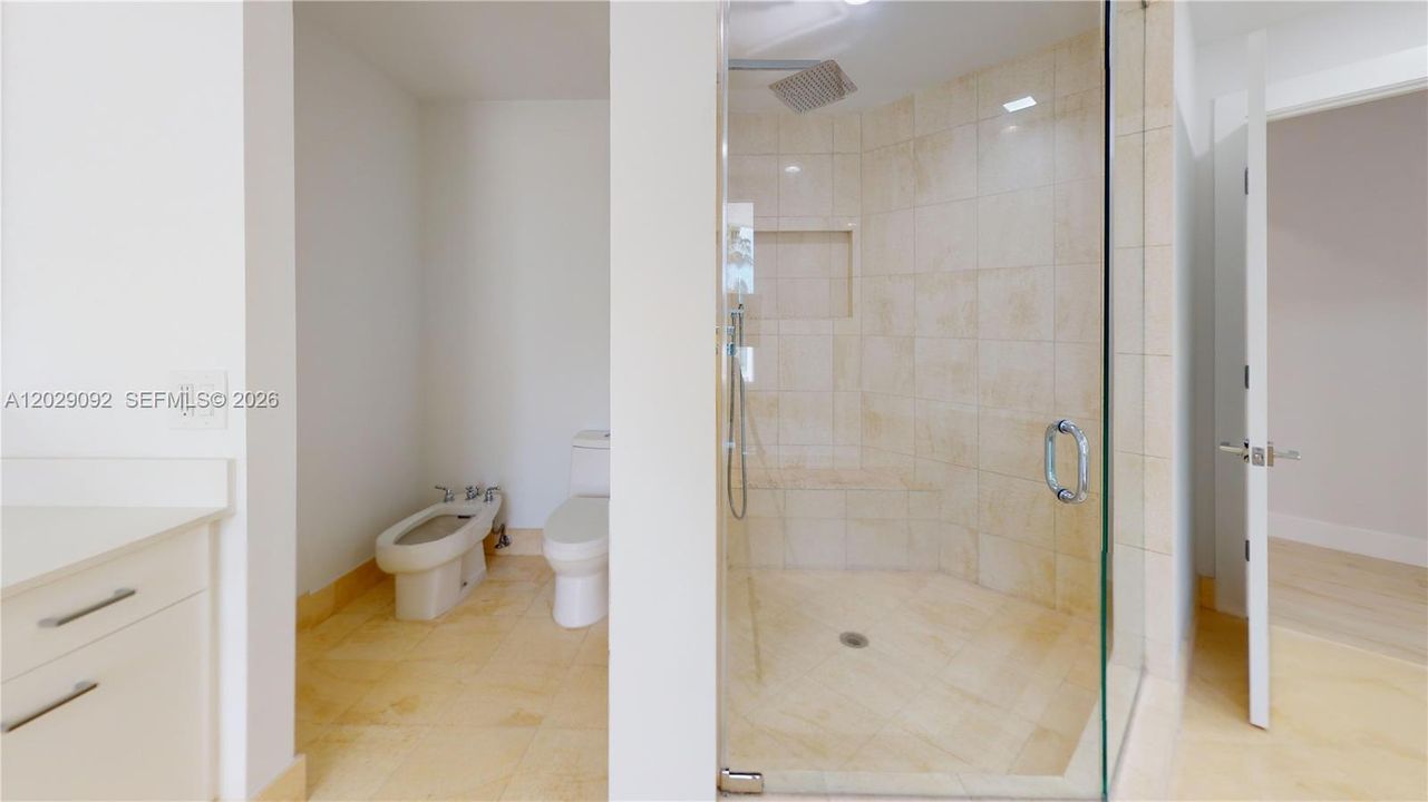 В аренду: $10,800 (4 спален, 4 ванн, 3400 Квадратных фут)