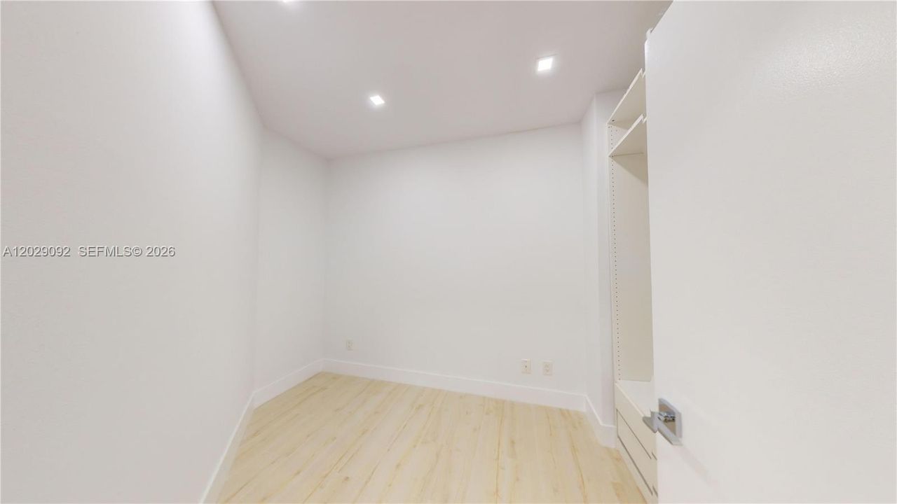 В аренду: $10,800 (4 спален, 4 ванн, 3400 Квадратных фут)