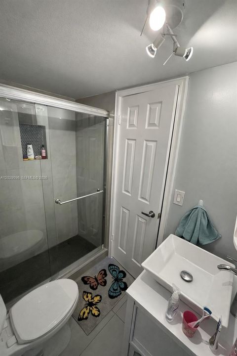 Под контрактом: $295,000 (3 спален, 2 ванн, 1624 Квадратных фут)