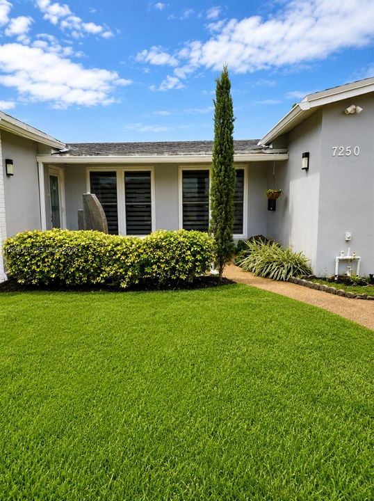 For Sale: $585,000 (3 beds, 2 baths, 1611 Square Feet)