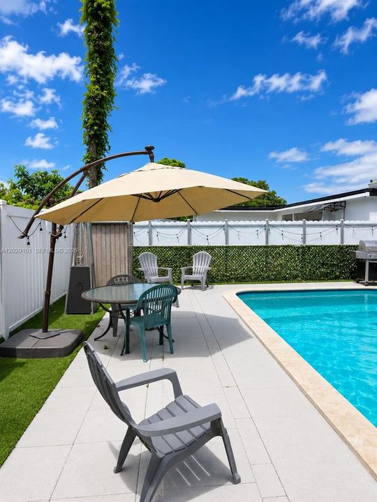 For Sale: $585,000 (3 beds, 2 baths, 1611 Square Feet)