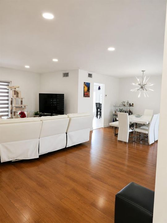 For Sale: $585,000 (3 beds, 2 baths, 1611 Square Feet)
