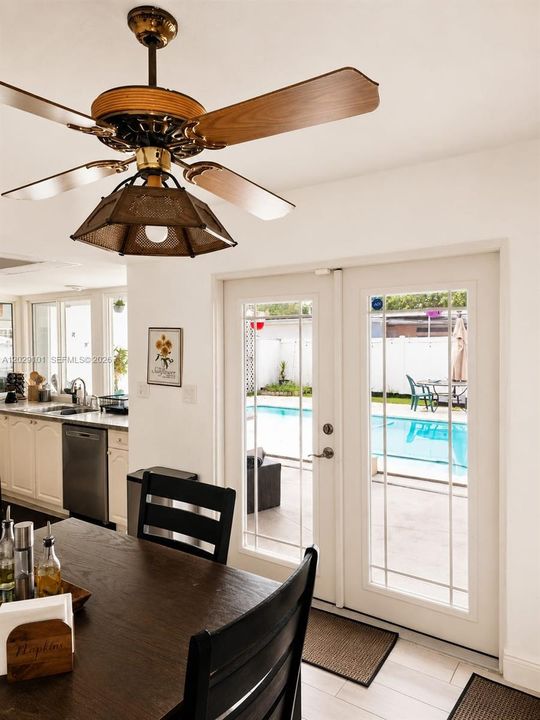For Sale: $585,000 (3 beds, 2 baths, 1611 Square Feet)