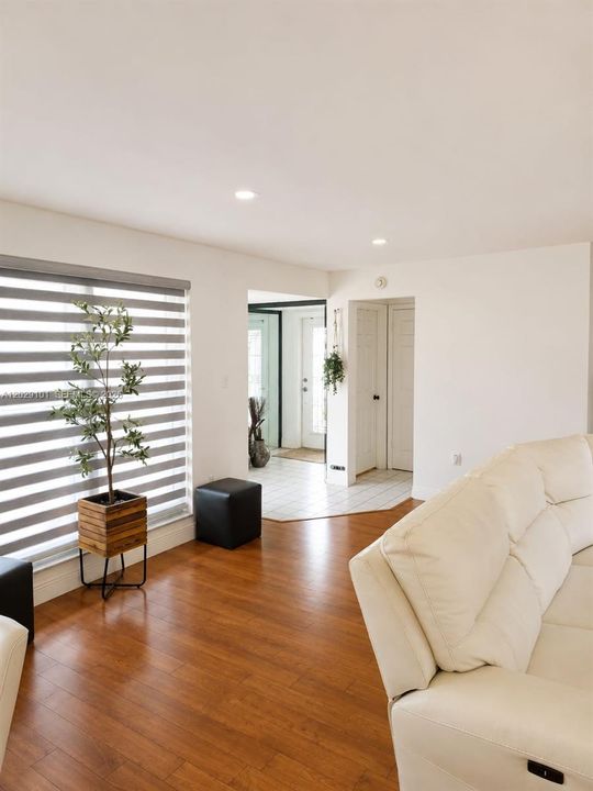 For Sale: $585,000 (3 beds, 2 baths, 1611 Square Feet)