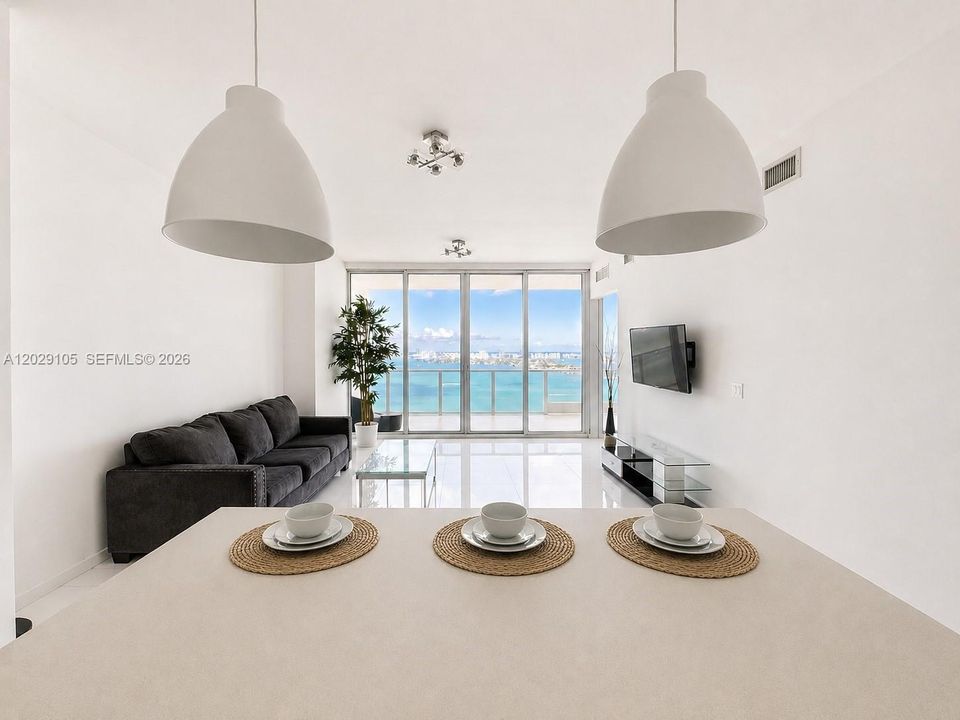 For Sale: $1,100,000 (2 beds, 2 baths, 1128 Square Feet)
