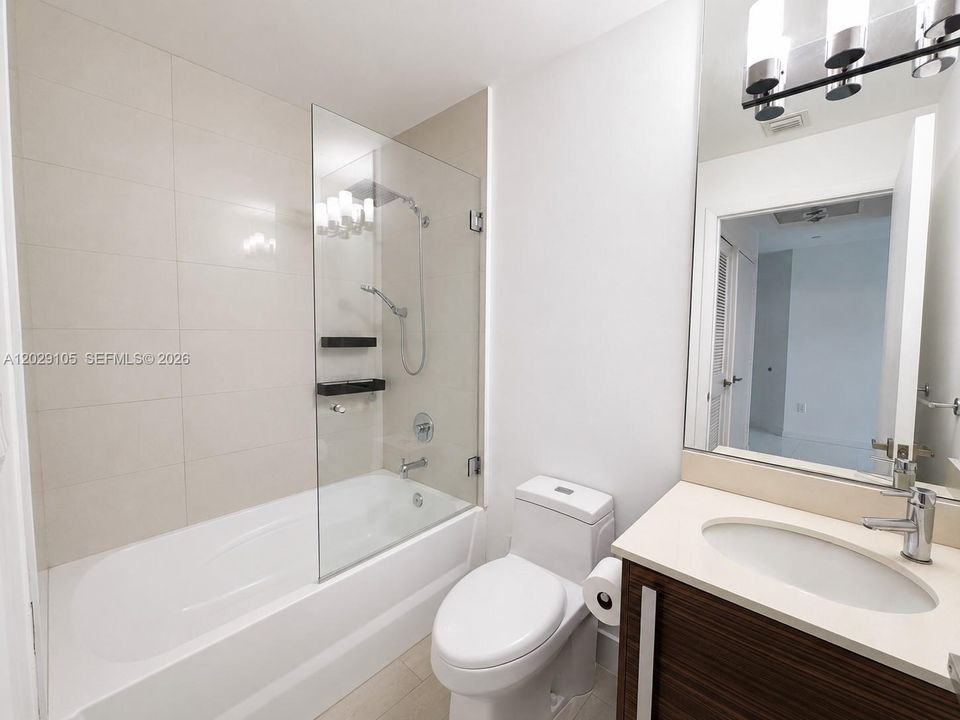 For Sale: $1,100,000 (2 beds, 2 baths, 1128 Square Feet)