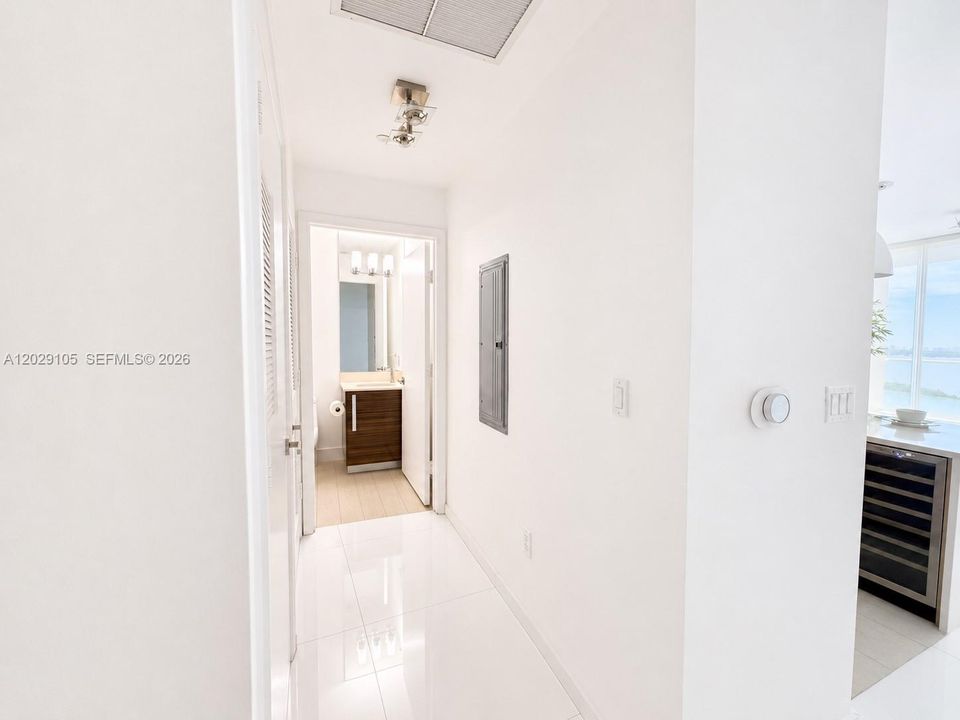 For Sale: $1,100,000 (2 beds, 2 baths, 1128 Square Feet)