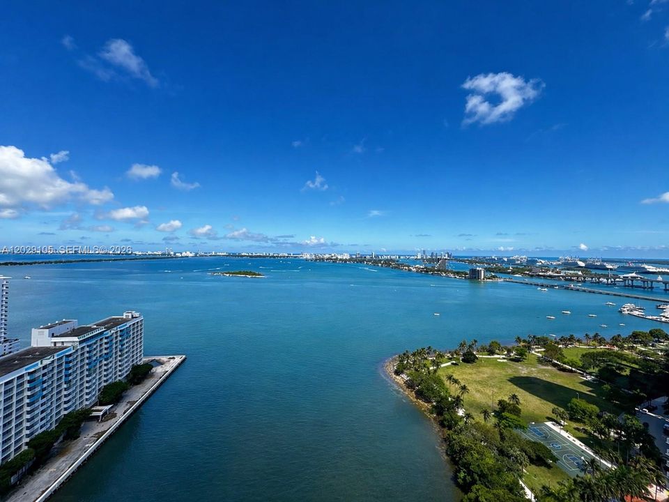 For Sale: $1,100,000 (2 beds, 2 baths, 1128 Square Feet)