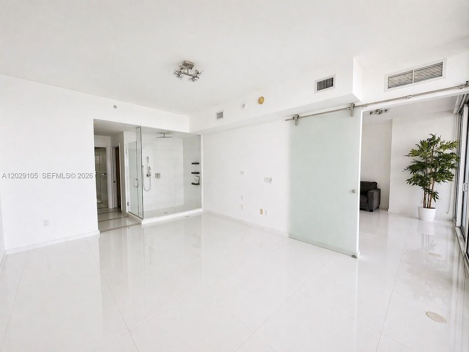 For Sale: $1,100,000 (2 beds, 2 baths, 1128 Square Feet)