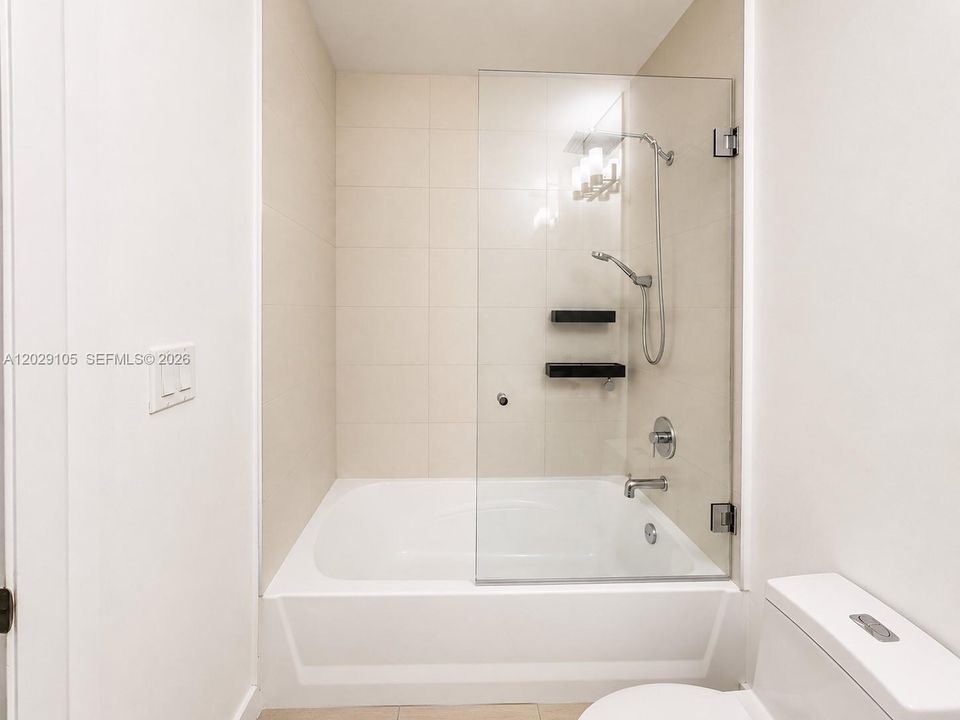 For Sale: $1,100,000 (2 beds, 2 baths, 1128 Square Feet)