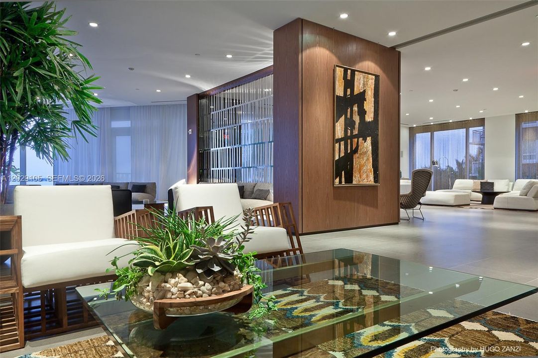 For Sale: $1,100,000 (2 beds, 2 baths, 1128 Square Feet)