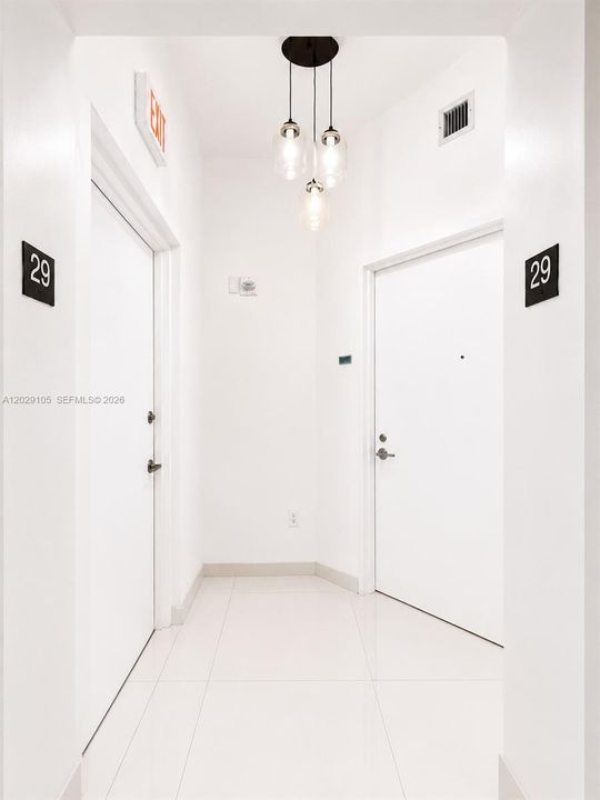 For Sale: $1,100,000 (2 beds, 2 baths, 1128 Square Feet)