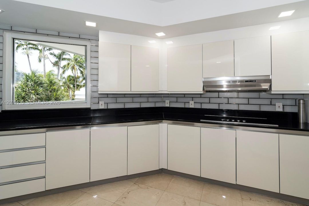 For Sale: $1,280,000 (4 beds, 4 baths, 3400 Square Feet)