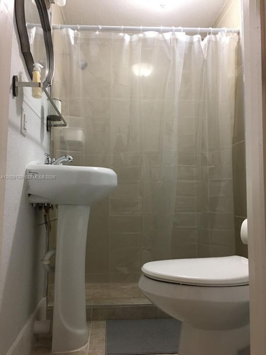 В аренду: $1,300 (1 спален, 1 ванн, 1774 Квадратных фут)
