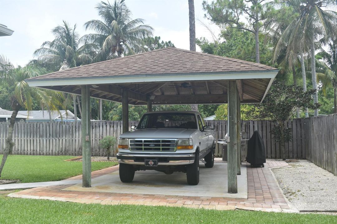 roofed pavilion