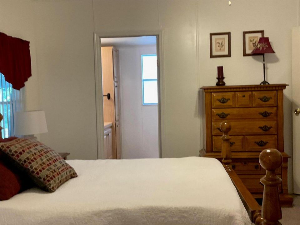 2518 SE 32nd St Master bedroom 2
