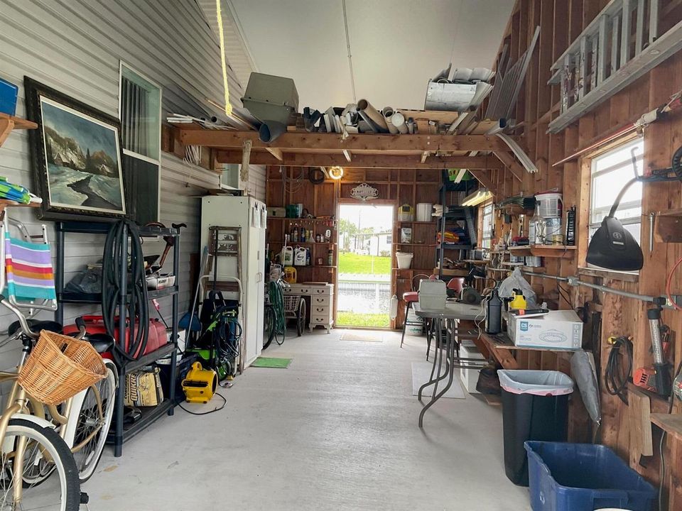 2518 SE 32nd St Garage