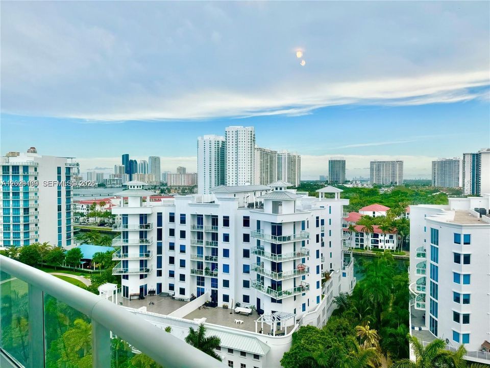 В аренду: $3,800 (2 спален, 2 ванн, 1205 Квадратных фут)