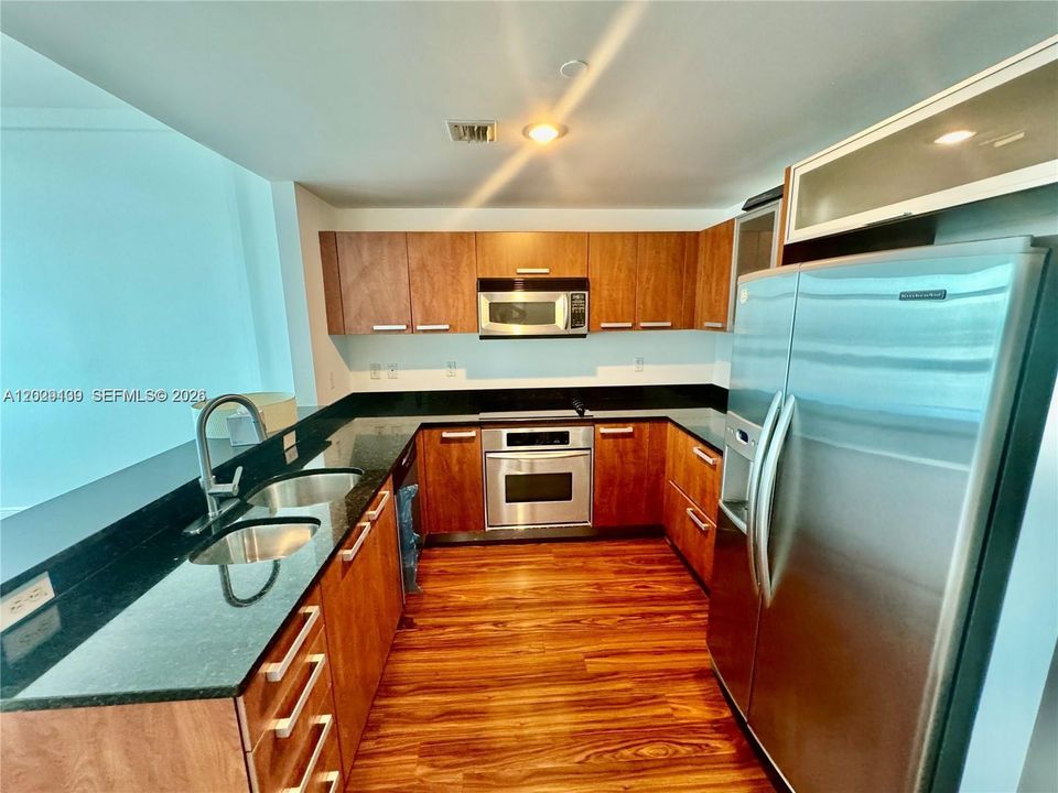 В аренду: $3,800 (2 спален, 2 ванн, 1205 Квадратных фут)