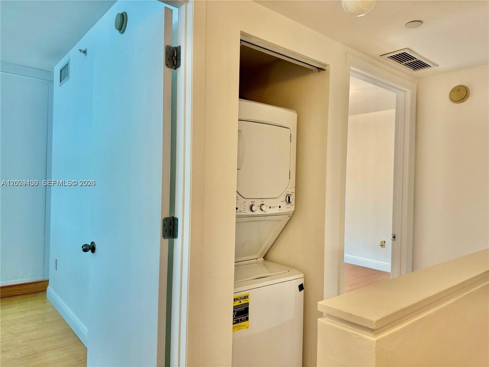 В аренду: $3,800 (2 спален, 2 ванн, 1205 Квадратных фут)