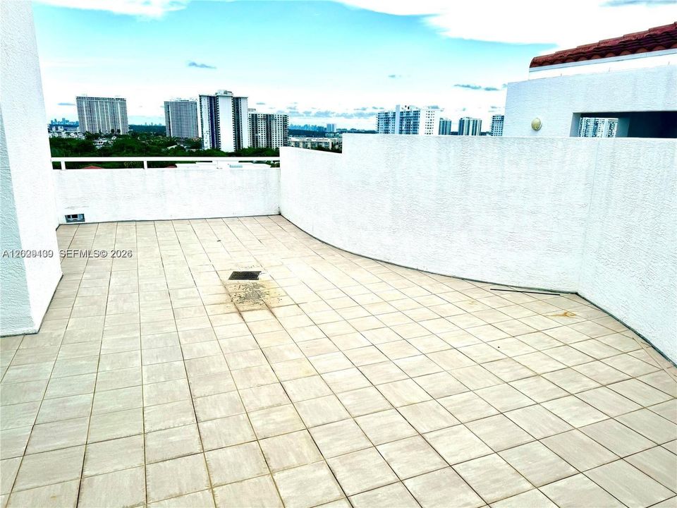 В аренду: $3,800 (2 спален, 2 ванн, 1205 Квадратных фут)