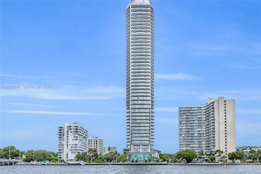 На продажу: $2,350,000 (2 спален, 2 ванн, 1102 Квадратных фут)
