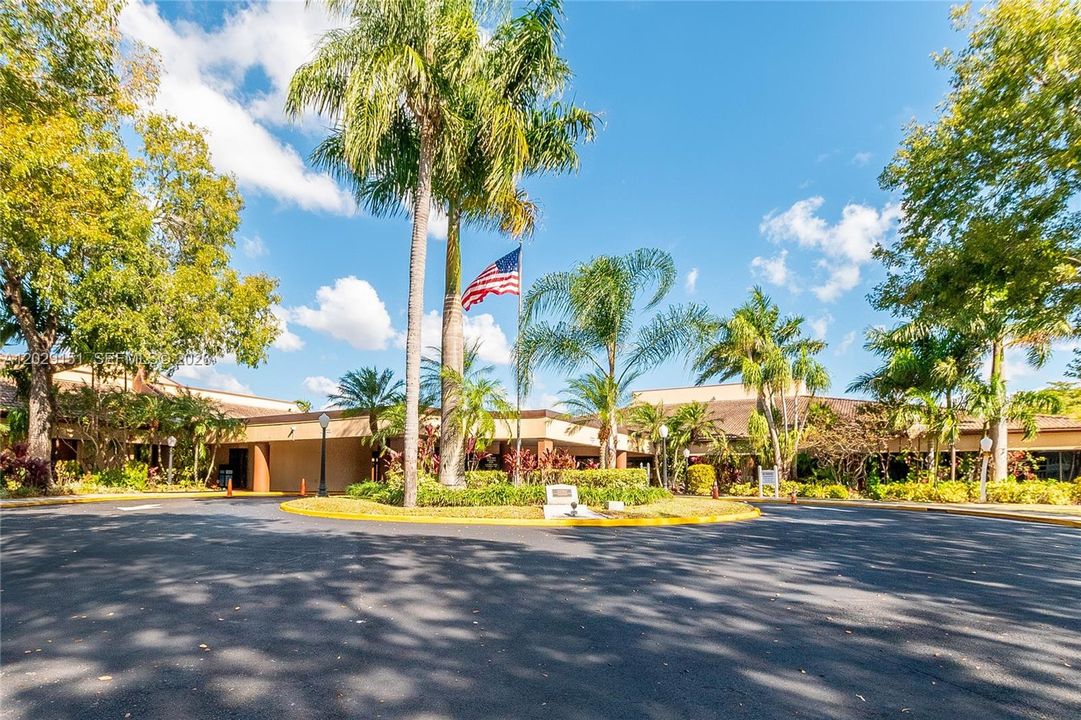 For Sale: $88,500 (1 beds, 1 baths, 750 Square Feet)