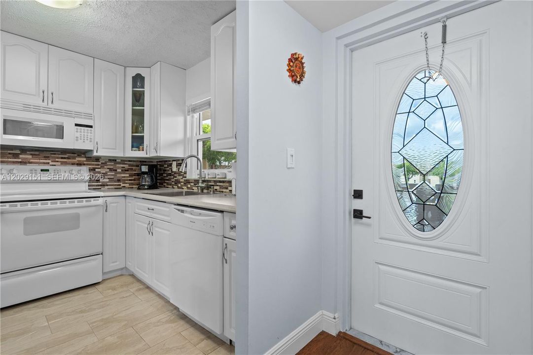 For Sale: $88,500 (1 beds, 1 baths, 750 Square Feet)