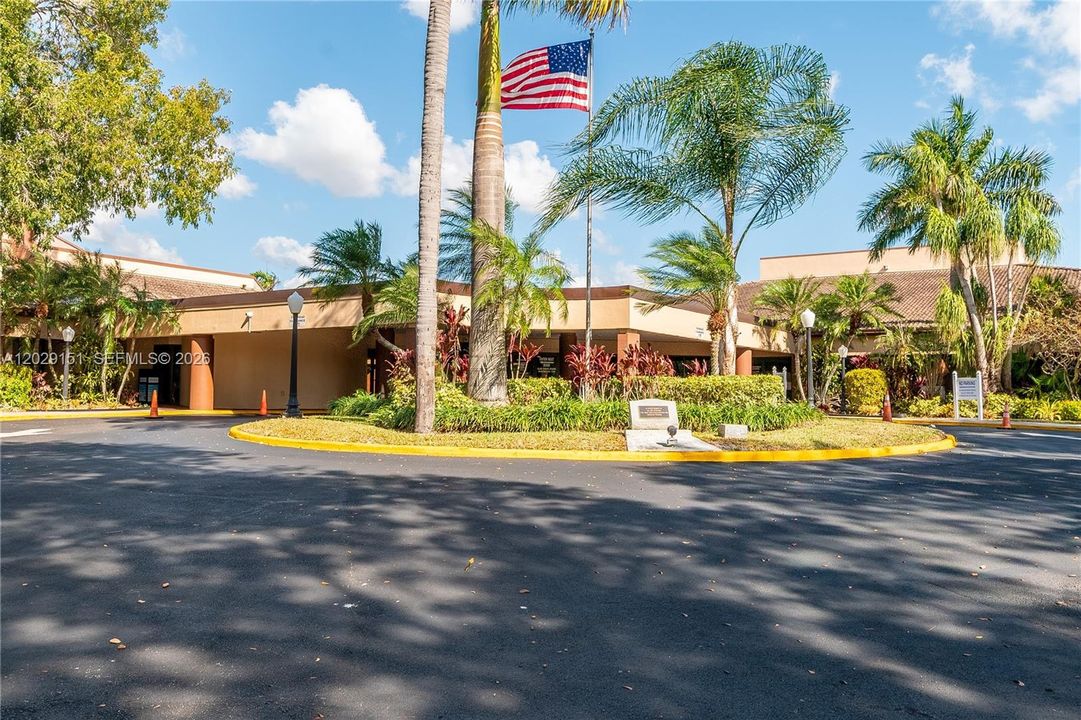 For Sale: $88,500 (1 beds, 1 baths, 750 Square Feet)