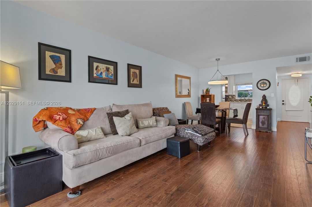 For Sale: $88,500 (1 beds, 1 baths, 750 Square Feet)
