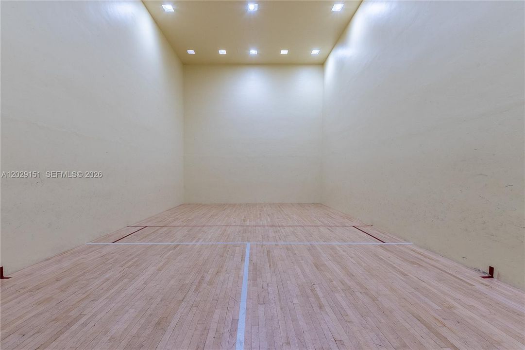 For Sale: $88,500 (1 beds, 1 baths, 750 Square Feet)